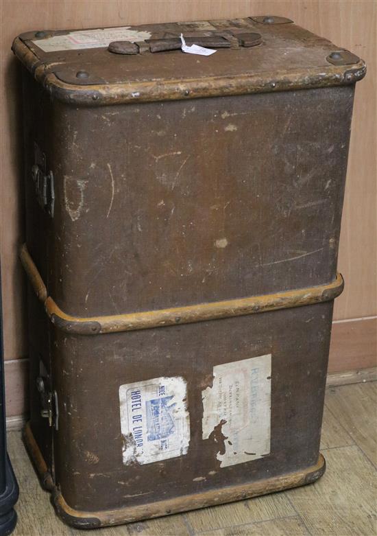 A cabin trunk W.50cm